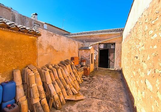 Country house in Yecla