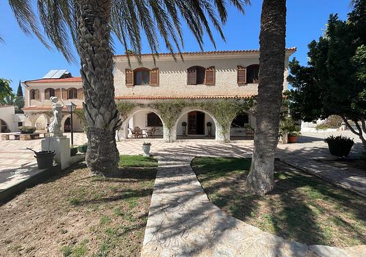 Country house in Elda