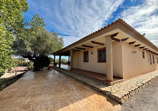 Country house in El Esparragal