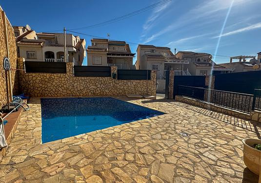 Town house in San Miguel de Salinas