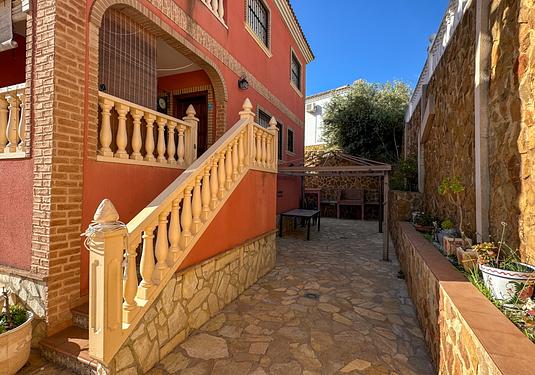 Town house in San Miguel de Salinas