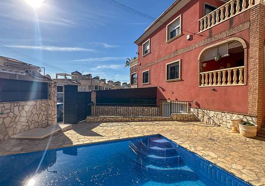Town house in San Miguel de Salinas