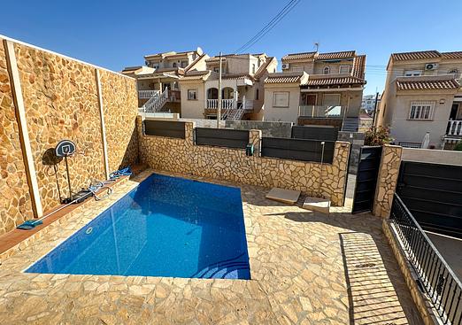 Town house in San Miguel de Salinas