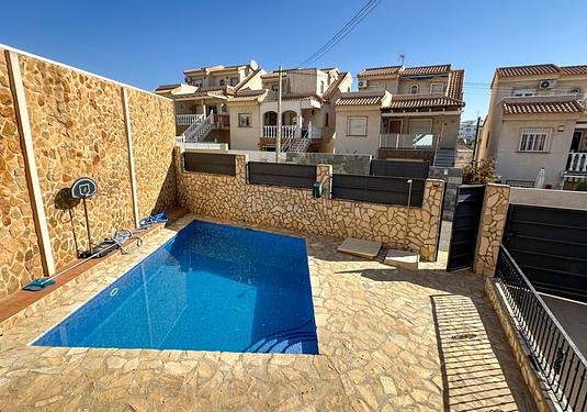 Town house in San Miguel de Salinas