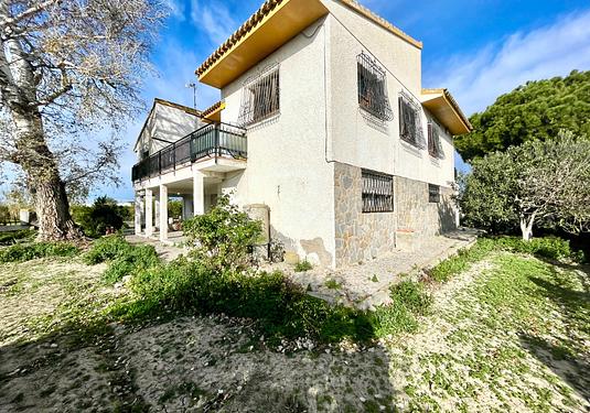 Villa in Benejuzar