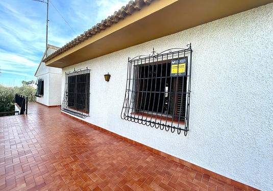 Villa in Benejuzar