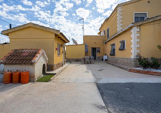 Villa in Elche