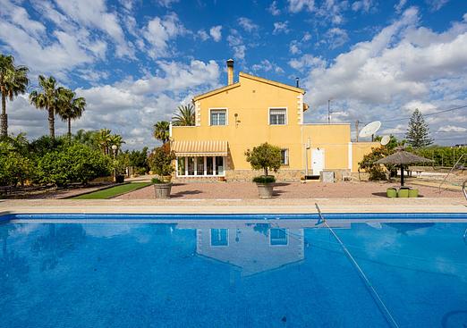 Villa in Elche