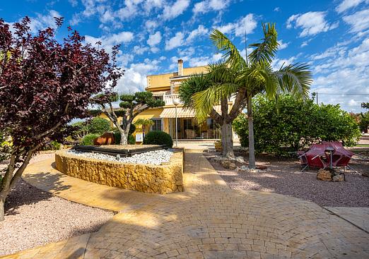 Villa in Elche