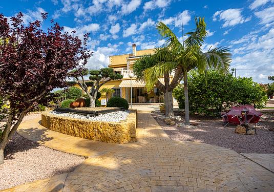 Villa in Elche