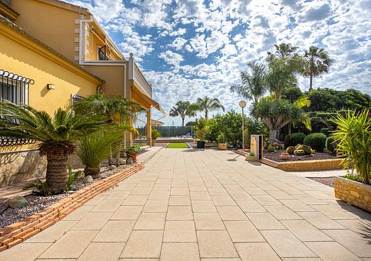 Villa in Elche