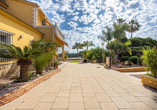 Villa in Elche