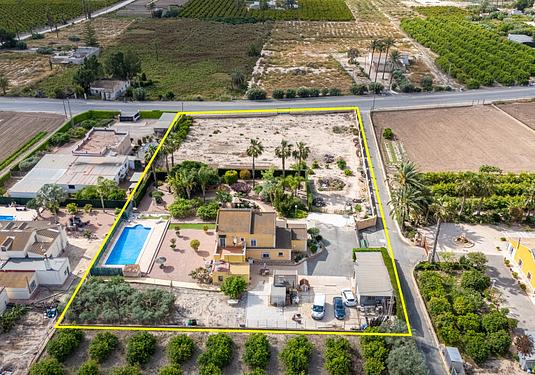 Villa in Elche