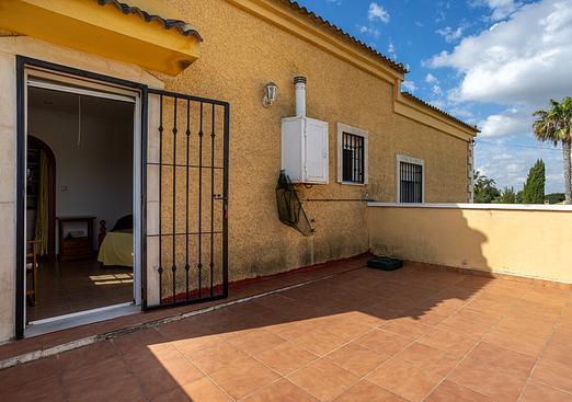 Villa in Elche