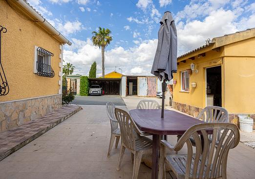 Villa in Elche