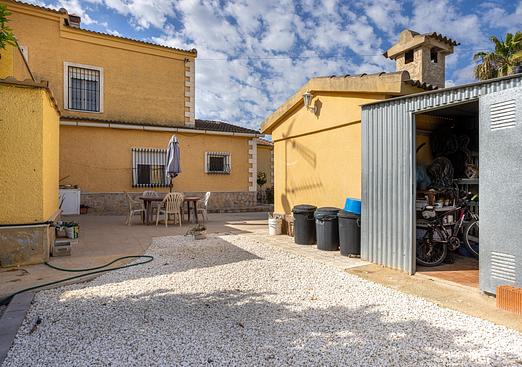 Villa in Elche