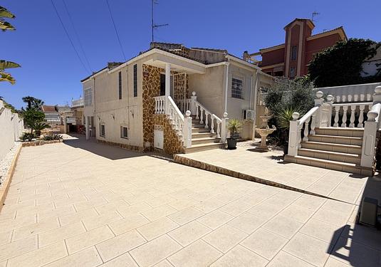 Villa in Torrevieja