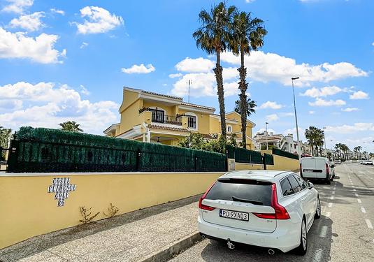 Villa in Orihuela Costa