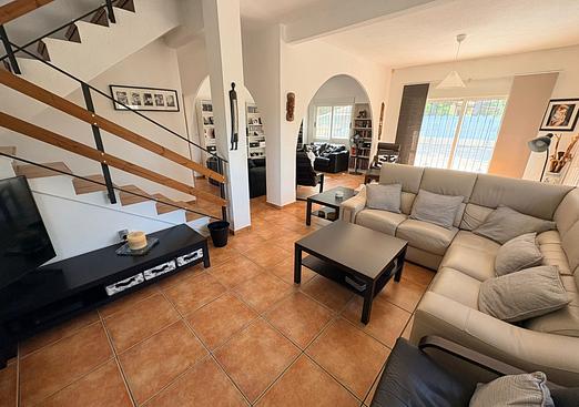 Villa in Canadas De San Pedro