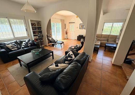 Villa in Canadas De San Pedro