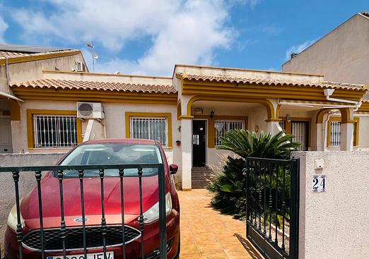 Town house in Daya Nueva