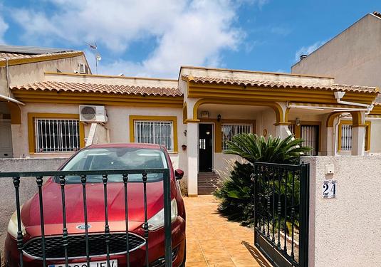 Town house in Daya Nueva
