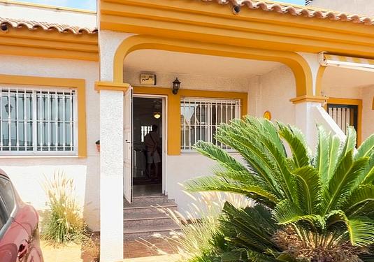 Town house in Daya Nueva