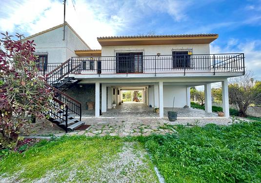 Villa in Benejuzar