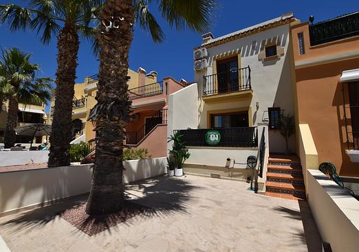Town house in Algorfa