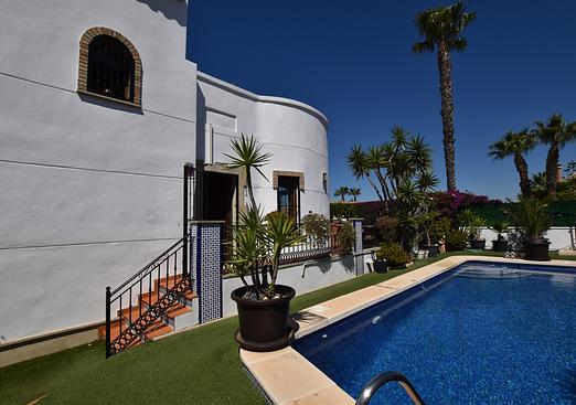 Villa in Algorfa