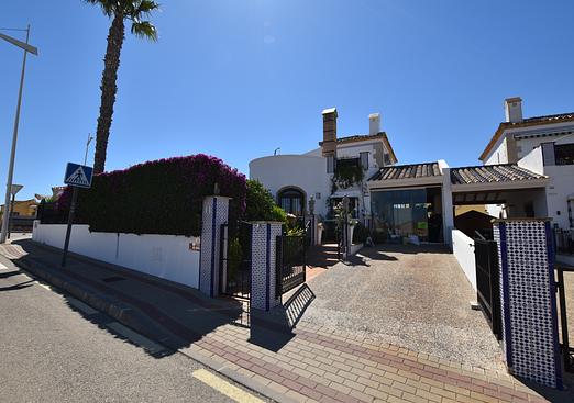 Villa in Algorfa
