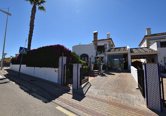Villa in Algorfa