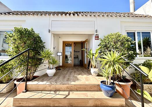 Commercial in Cabo Roig