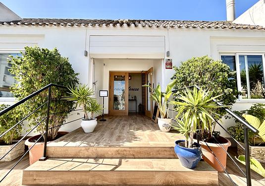 Commercial in Cabo Roig
