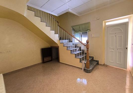 Town house in Algueña