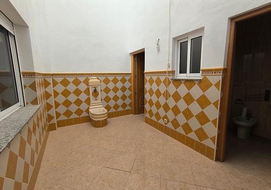 Town house in Algueña