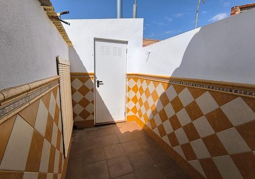Town house in Algueña
