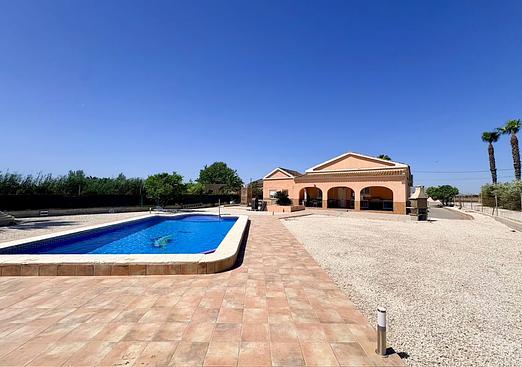 Country house in Dolores