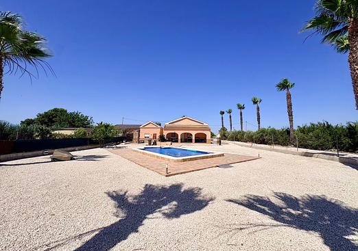 Country house in Dolores