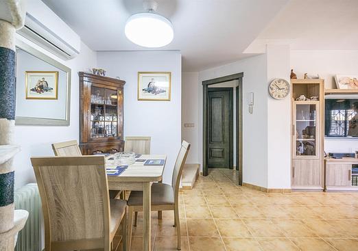 Town house in San Cayetano