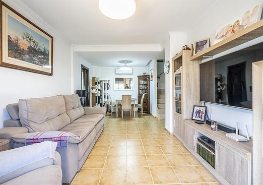 Town house in San Cayetano