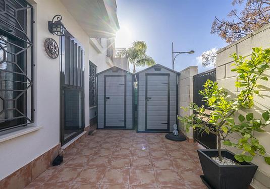 Town house in San Cayetano