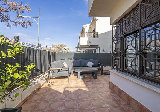 Town house in San Cayetano