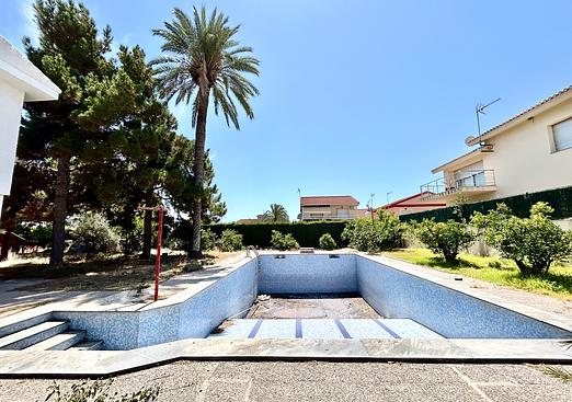 Villa in Santiago de la Ribera