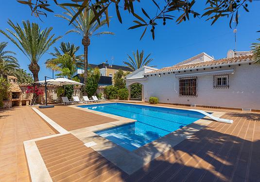 Villa in Orihuela Costa