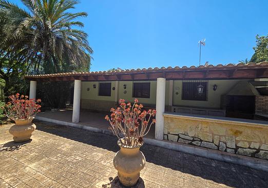 Villa in Elche