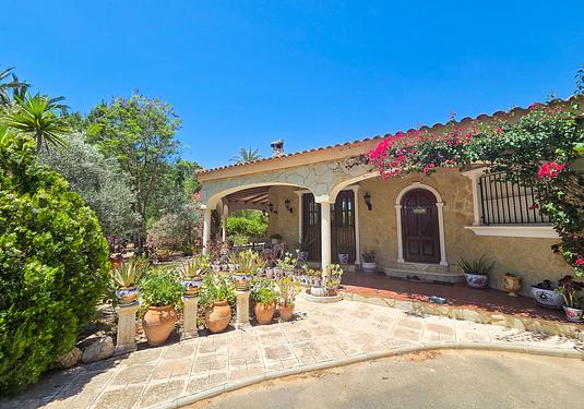 Villa in Elche