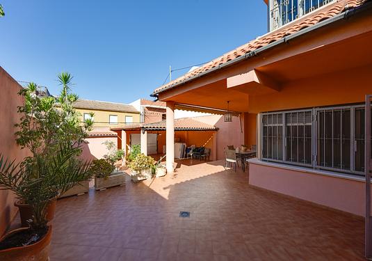 Villa in Benejuzar