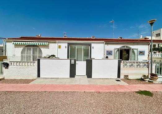 Town house in La Siesta