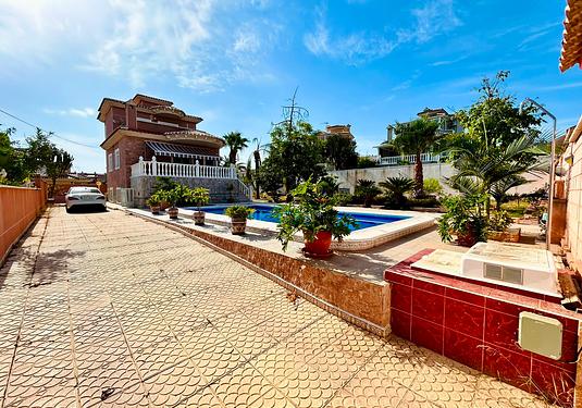 Villa in Orihuela